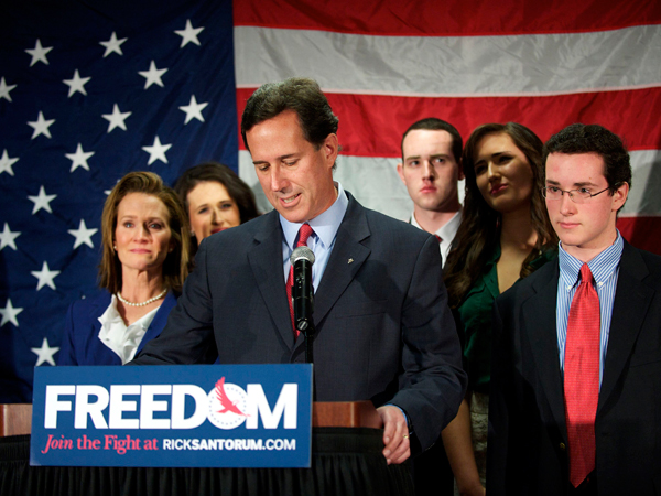 Santorum se retira de la campaña presidencial